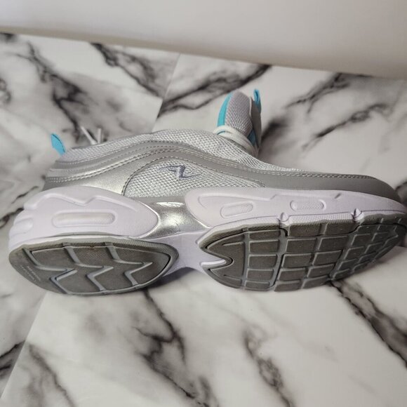 ATHLETIC WORKS WOMENS SIZE 6 BLUE AND GREY MEMORY FOAM SNEAKERS - Picture 3 of 15